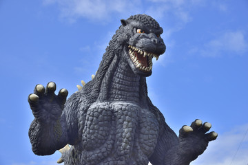 怪獣の形をした滑り台
