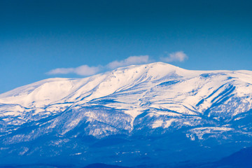Fototapeta na wymiar 残雪の栗駒山