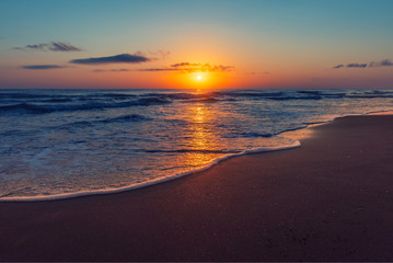 Fototapeta premium Amazing colorful sunrise at sea