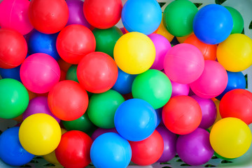 Fototapeta na wymiar Colorful plastic ball in basket Put on the lawn