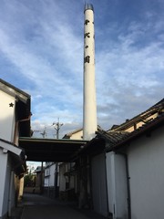 古い町並みと煙突