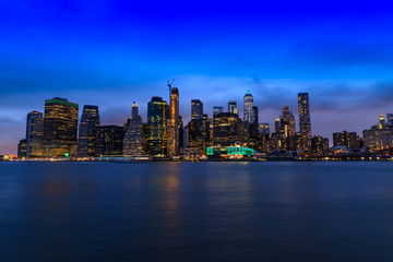 Fototapeta na wymiar Vue de nuit de Manhattan depuis Brooklyn, New York, Etats-Unis