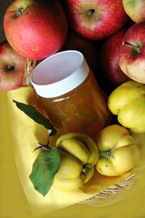 Konfitüre mit Apfel und Quitte