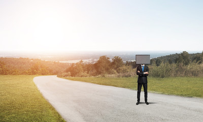 Obraz premium Businessman with TV instead of head.