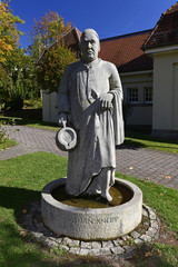 Denkmal / Statue von Sebastian Kneipp im Schlosspark von Gersfeld (Röhn)