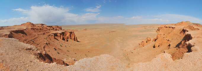 View on Bayanzag Flaming Cliffs  on the Mongolian Gobi desert containing fossils of jurassic dinosaurs
 - obrazy, fototapety, plakaty
