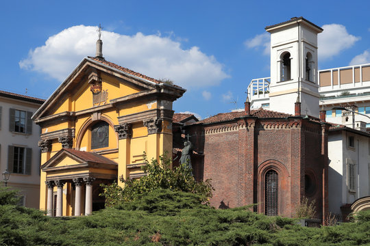 CHIESA DI SAN SEPOLCRO A MILANO IN ITALIA, SAN SEPOLCRO CHURCH IN MILAN IN ITALY