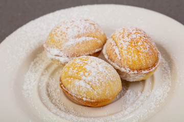 Sruffed nuts with cream