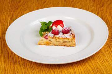 Pie with pear