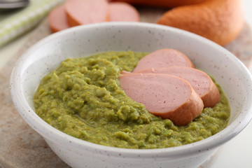 Rookworst with pea mash