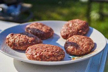 Котлеты на тарелке