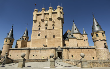Fototapeta premium Frontal view of Alcazar of Segovia, Castilla-Leon, Spain.