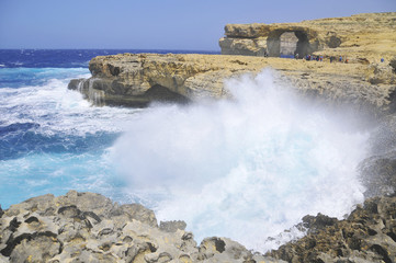 Skaliste wybrzeże wyspy Gozo na Malcie
