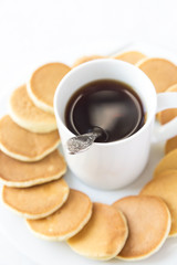 Блины и чашка кофе