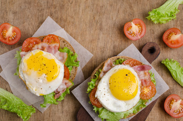 Traditional sandwich with fried bacon