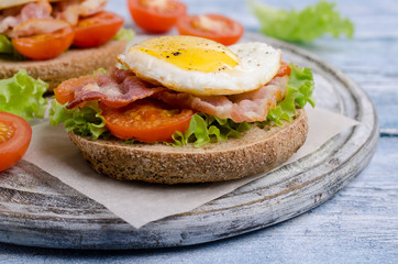 Traditional sandwich with fried bacon