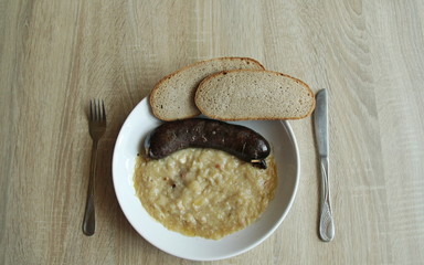 Blood sausage, sauerkraut and bread