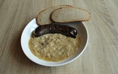 Blood sausage, sauerkraut and bread
