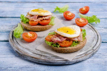 Traditional sandwich with fried bacon