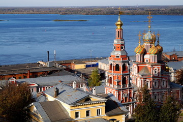 Obraz premium Nizhny Novgorod. Church of the Blessed Virgin Mary аgainst the background of the river Volga. 