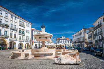 Place de Praça do Giraldo à Evora Portugal © Thierry Lubar