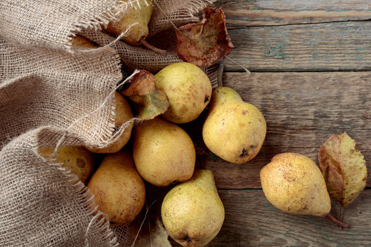 Ripe pears, healthy organic food.