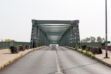 Fototapeta premium Kostheimer Brücke über den Main