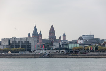 Fototapeta na wymiar Skyline von Mainz am Rhein