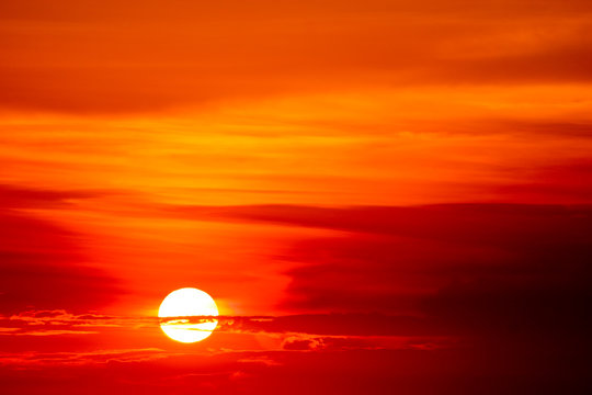 Fototapeta last light sunset on  sky orange cloud ray around sun