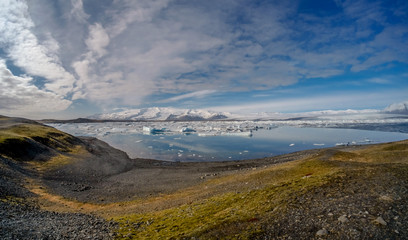 Fototapeta na wymiar Panorama on an ice lake