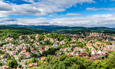 Fototapeta na wymiar Wernigerode mit Brocken im Panorama