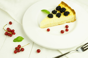 Cheesecake with blackberries and red currants