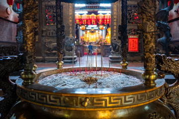Fototapeta premium Smoke in a temple in Taipei, Taiwan