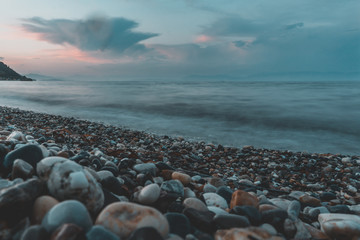 Langzeitbelichtung Korfu am Steinstrand Wellen
