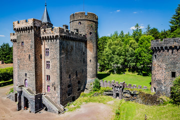Le Château Dauphin à Pontgibaud © Gerald Villena