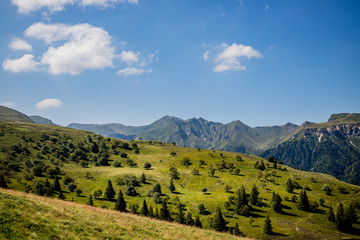 Fototapeta na wymiar Paysage autour du Puy de Sancy et du Mont Dore en Auvergne