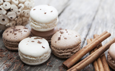 macarons nature et chocolat cannelle 