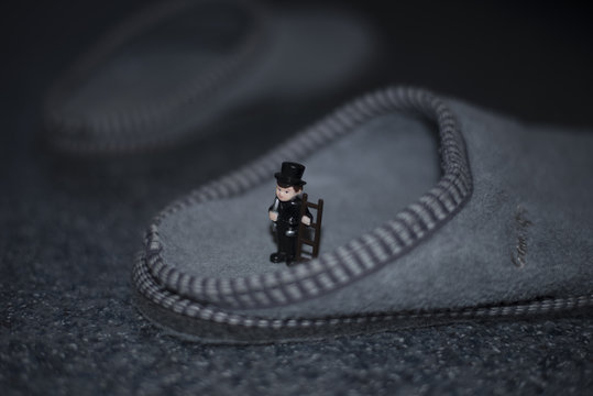 Gl&uuml;ck, Gl&uuml;cksbringer, Talismann, gl&uuml;ck in die Puschen helfen,Schornsteinfeger, Gl&uuml;cklich, gute W&uuml;nsche, Hausschuhe, Pantoffeln, grau, schwarz