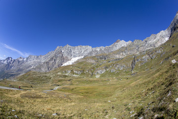 Fototapeta na wymiar The valley of the Cervino(the Matterhorn). 