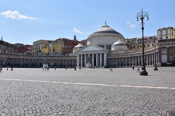 Piazza del plebiscito à Naples (Italie)