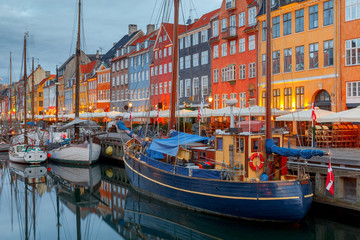 Fototapeta na wymiar Copenhagen. The Nyhavn channel is at dawn.