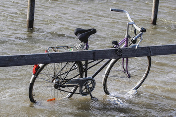 Fahrrad vom Hochwasser überrascht