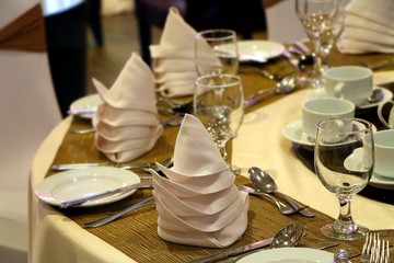 Hotel ballroom table setting and arrangement