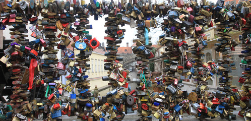 padlock as problem of sightseeing
