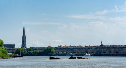 Fototapeta na wymiar view of the city of Bordeaux in France