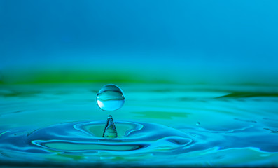 Fototapeta na wymiar water drop splash impact
