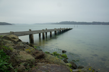 Ponton en bois du Vallion dans le bassin maritime de la Rance à Saint-Jouan-des-Guérets