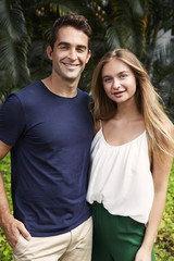 Obraz premium Happy couple smiling to camera