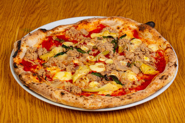 Pizza with tuna
