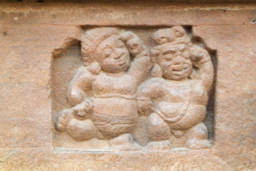 Барельефы на стенах пещерных храмов в Бадами, Индия  